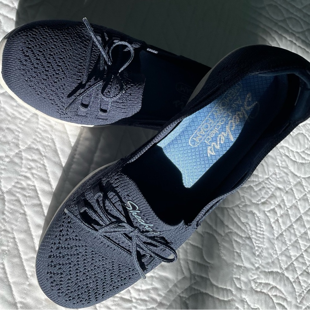 SKECHERS AIR COOLED MEMORY FOAM Newbury St. Slip On Sneaker size 7 - Picture 3 of 5